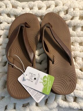 Kualilu Brown Textured Flip Flop Sandals